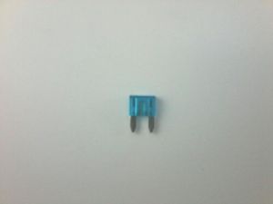 FUSIBLE NISSAN OTROS MODELOS 15 AMPERES