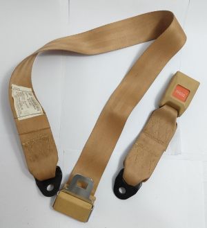 BELT-SET SEAT